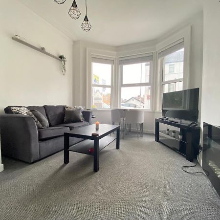 Cheap & Cheerful Apartment Near Bangor Marina 外观 照片